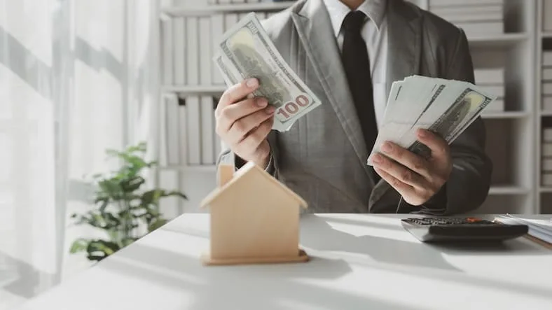 Investisseur vendant un actif et réalisant une plus-value au moment de la cession