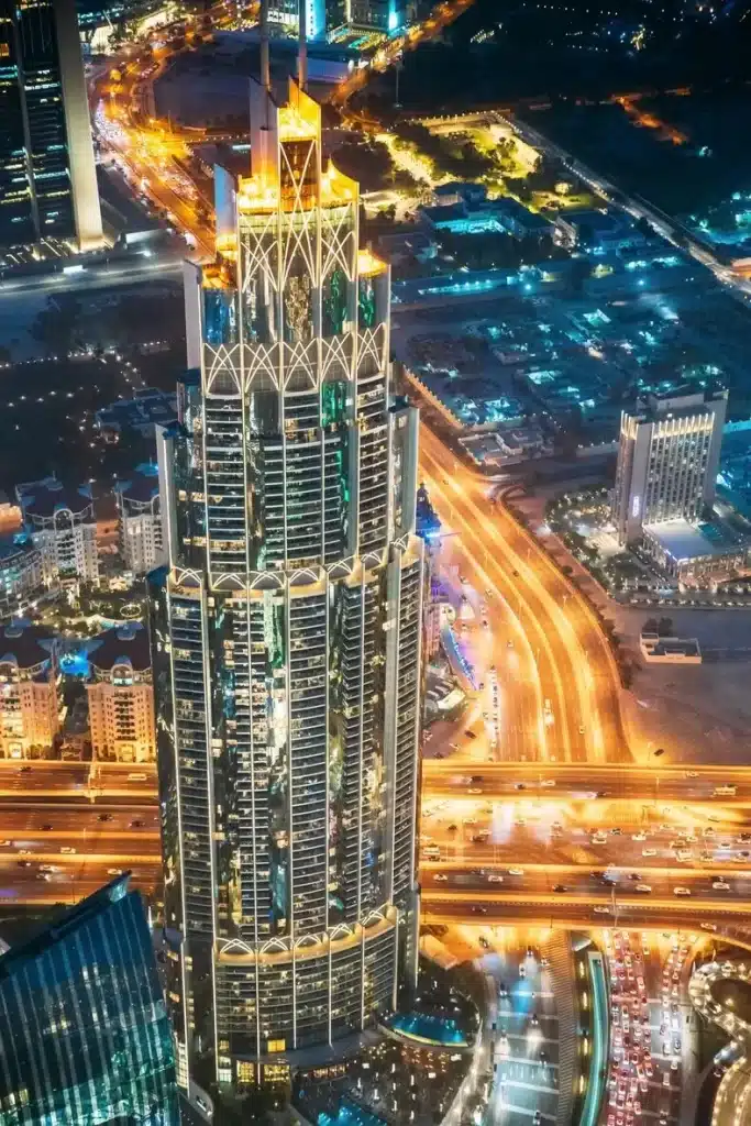 Vue aérienne de Dubaï illuminée la nuit – Jebel Ali Free Zone
