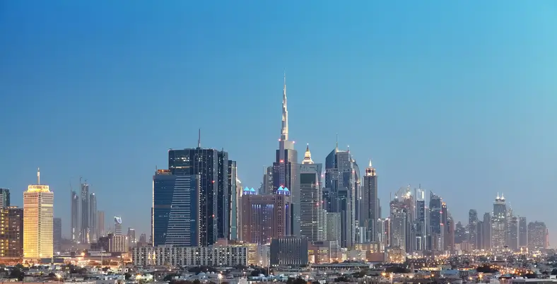 Downtown de Dubaï au crépuscule – déménager à Dubaï
