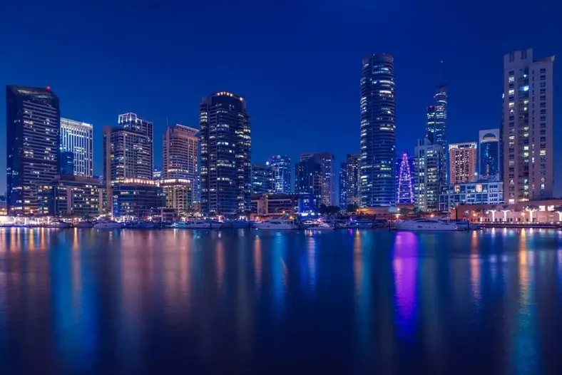 Promenade et canal de Dubai Marina