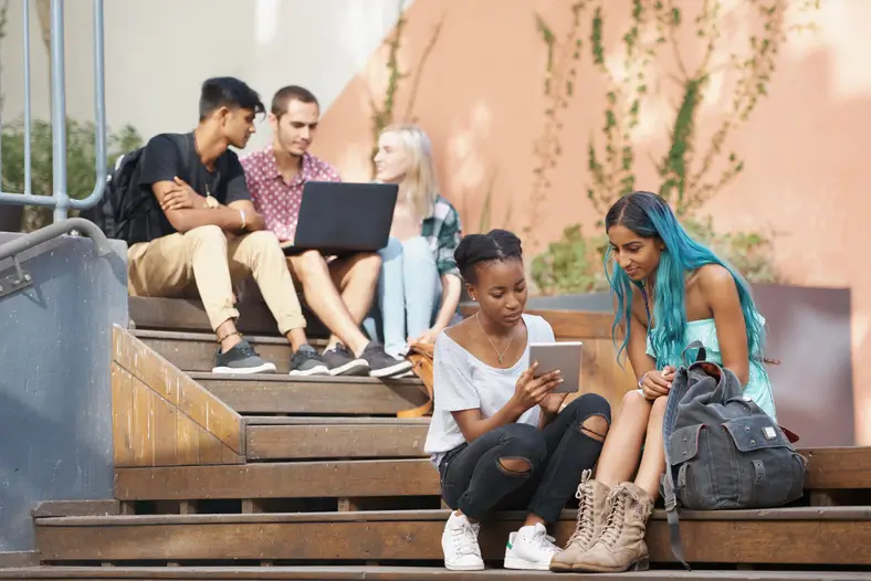 Groupe d'étudiants français à Dubaï – école française à Dubaï