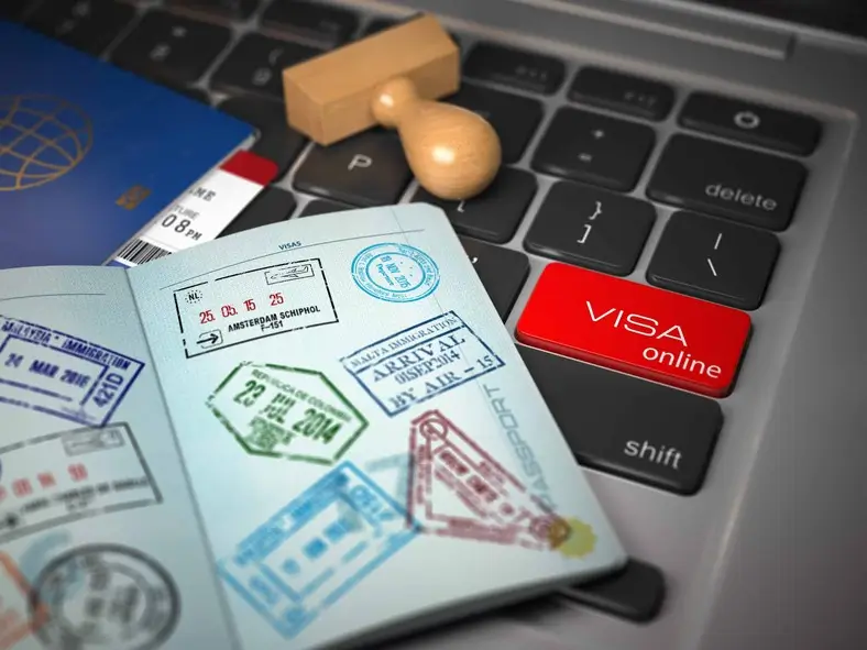 Demande de visa en ligne avec passeport ouvert – visa Dubaï pour titulaires de titre de séjour français