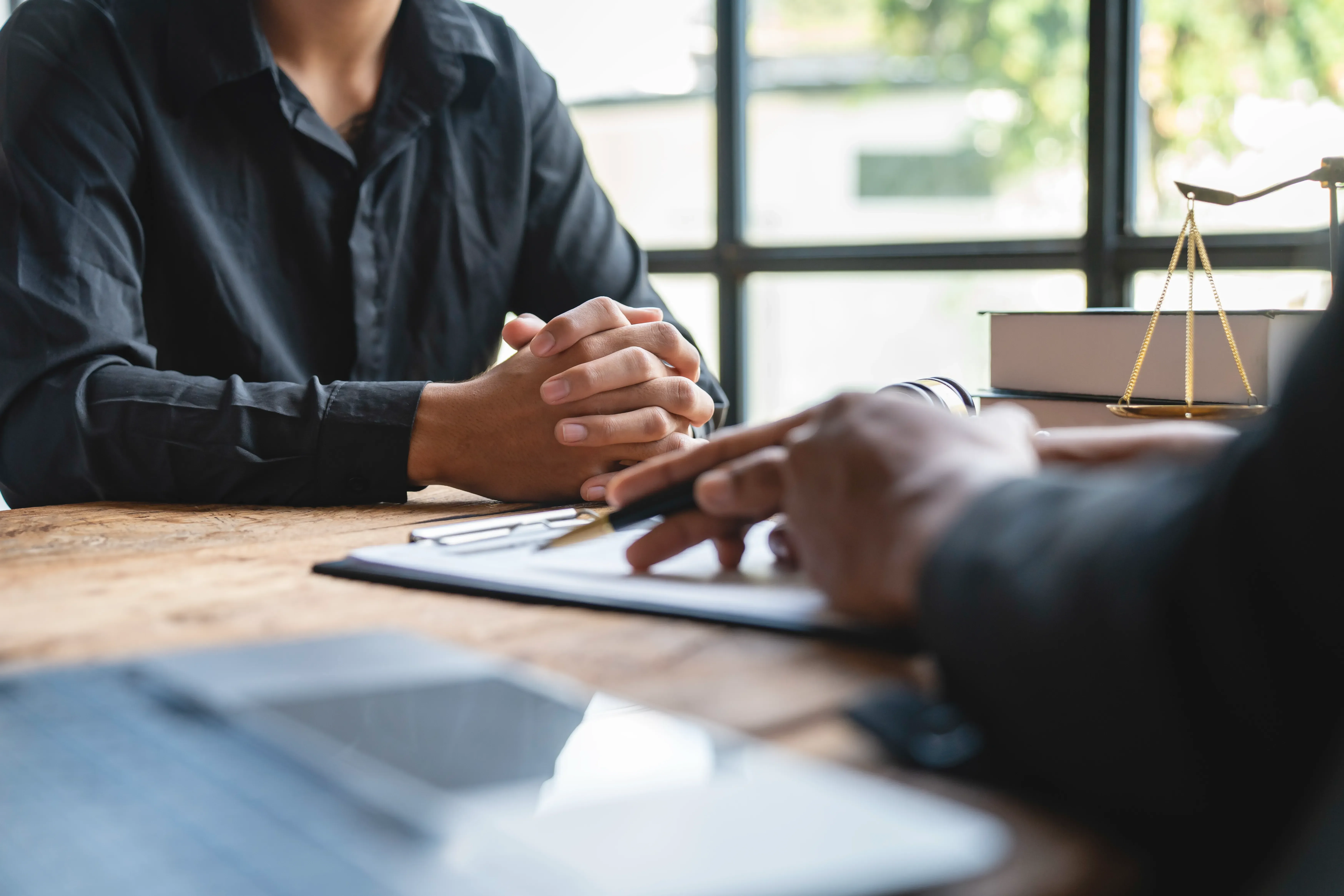 Accompagnement professionnel pour régulariser une situation de blacklistage à Dubaï. Consultation professionnelle sur un dossier de visa à Dubaï, illustrant l’accompagnement pour résoudre une situation de blacklistage ou de refus d’entrée