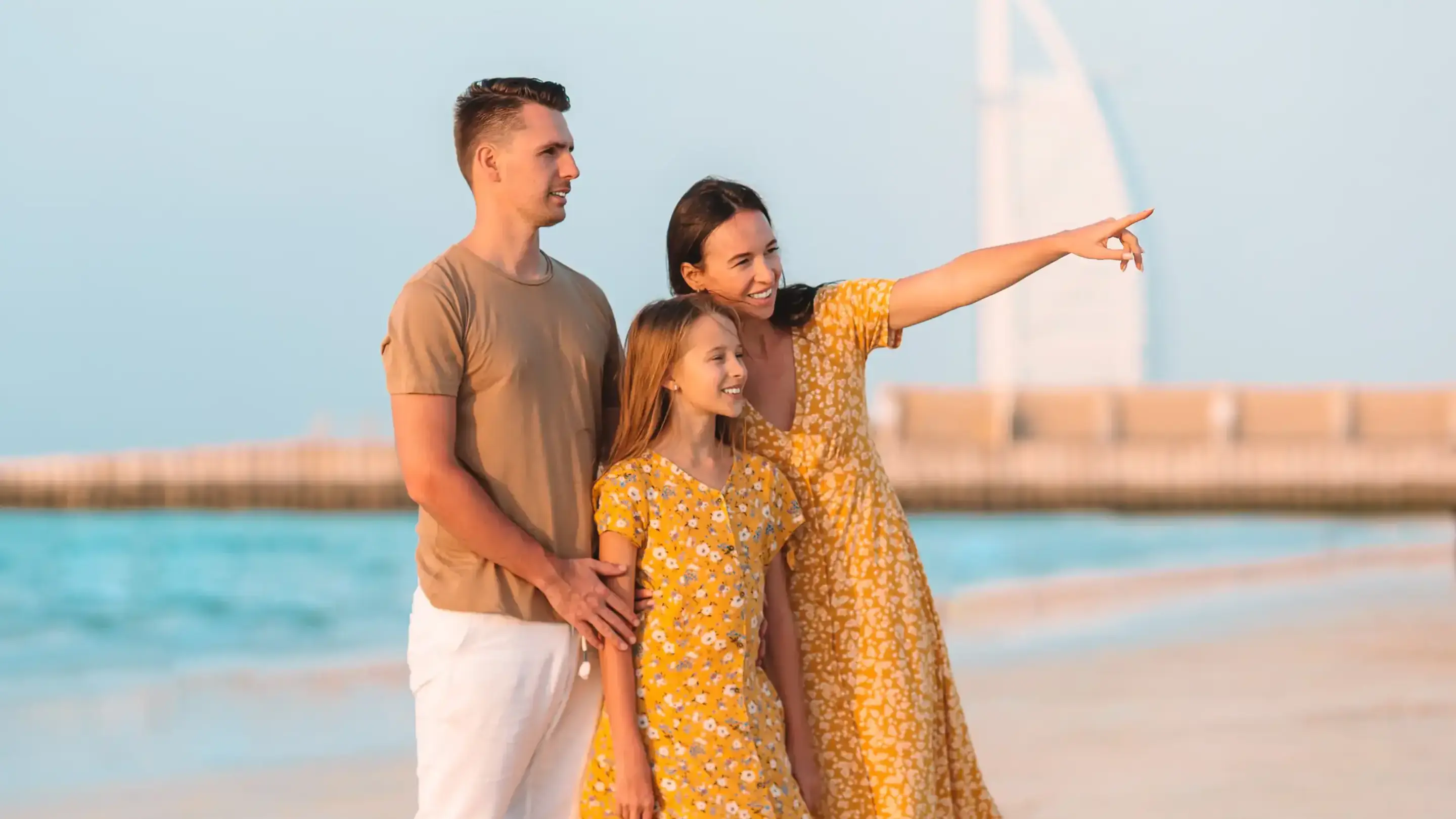 Famille sur la plage à Dubaï
