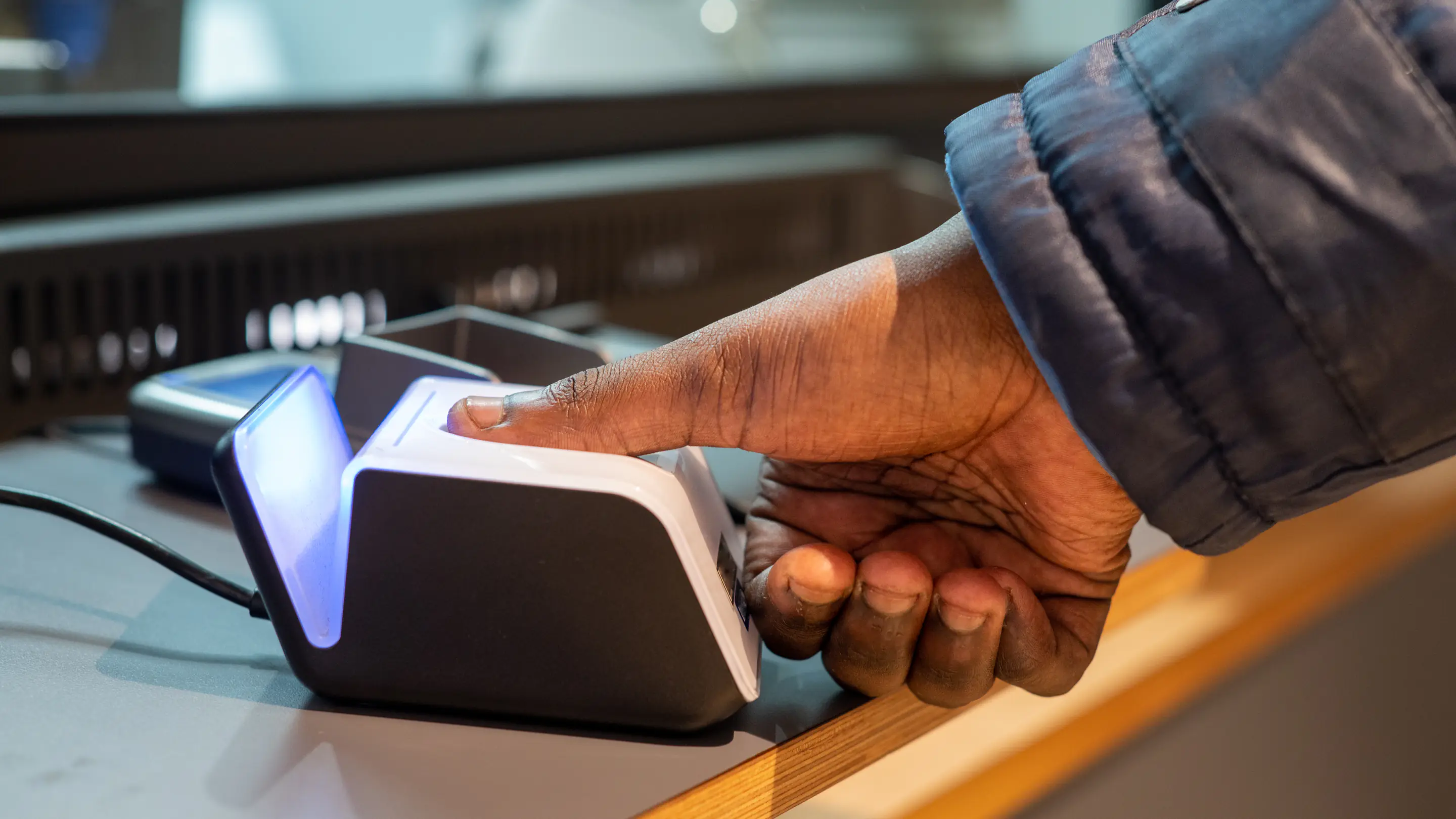 Scan d’empreinte digitale pour l’enregistrement biométrique