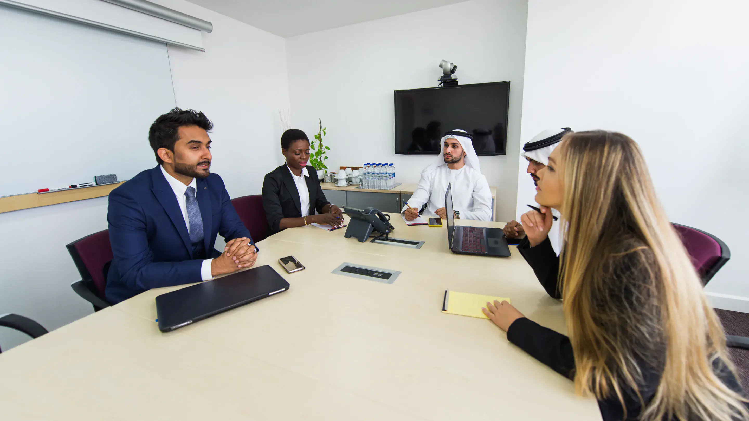 Réunion d’équipe dans un bureau à Dubaï