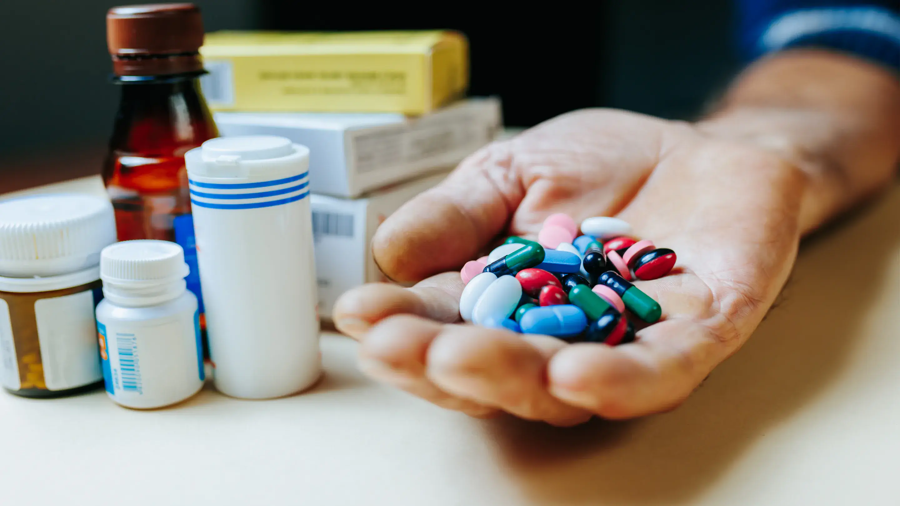 Liste des médicaments interdits à Dubaï 2026 – TOUT SAVOIR