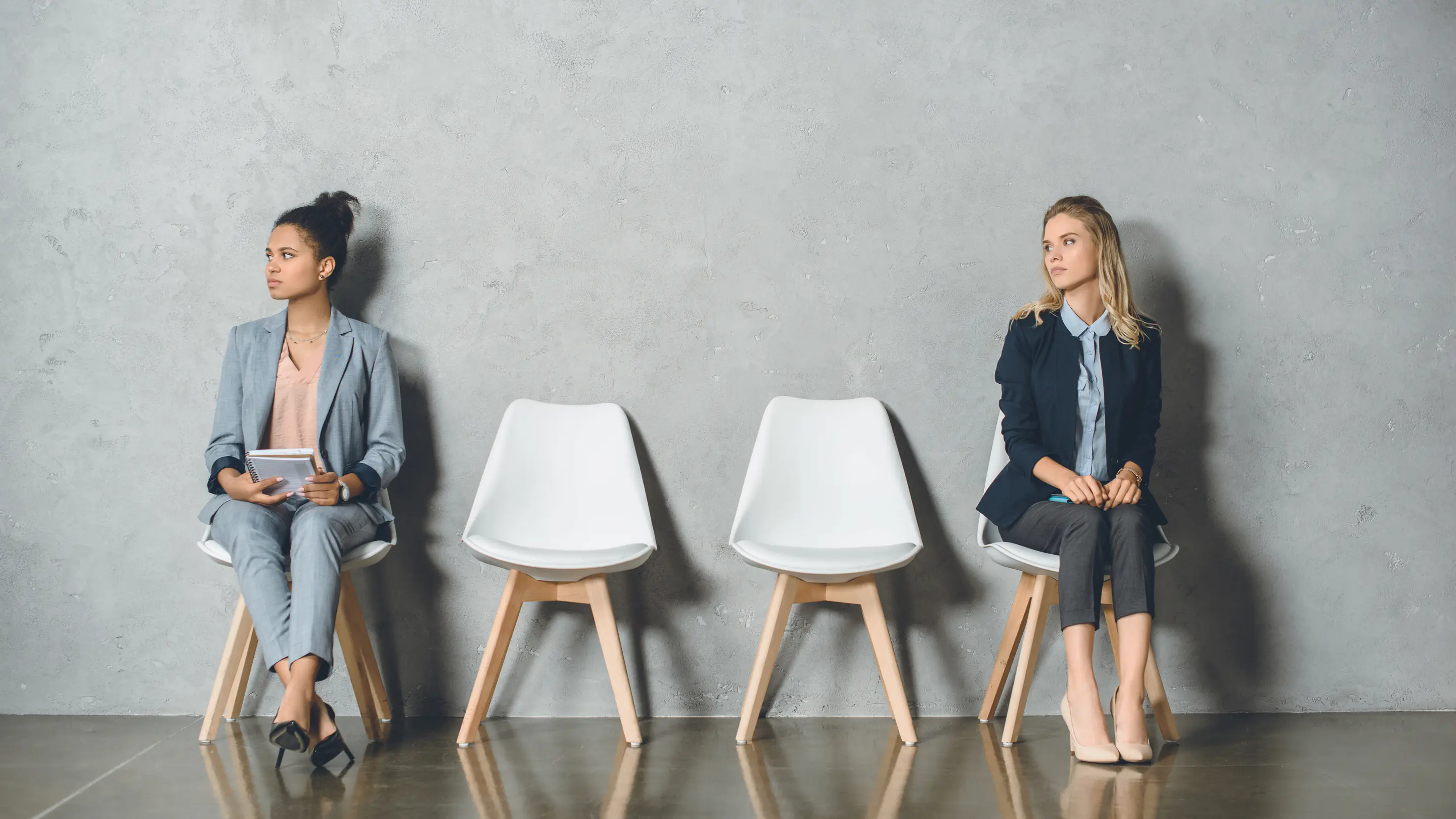 Candidates attendant un entretien d’embauche
