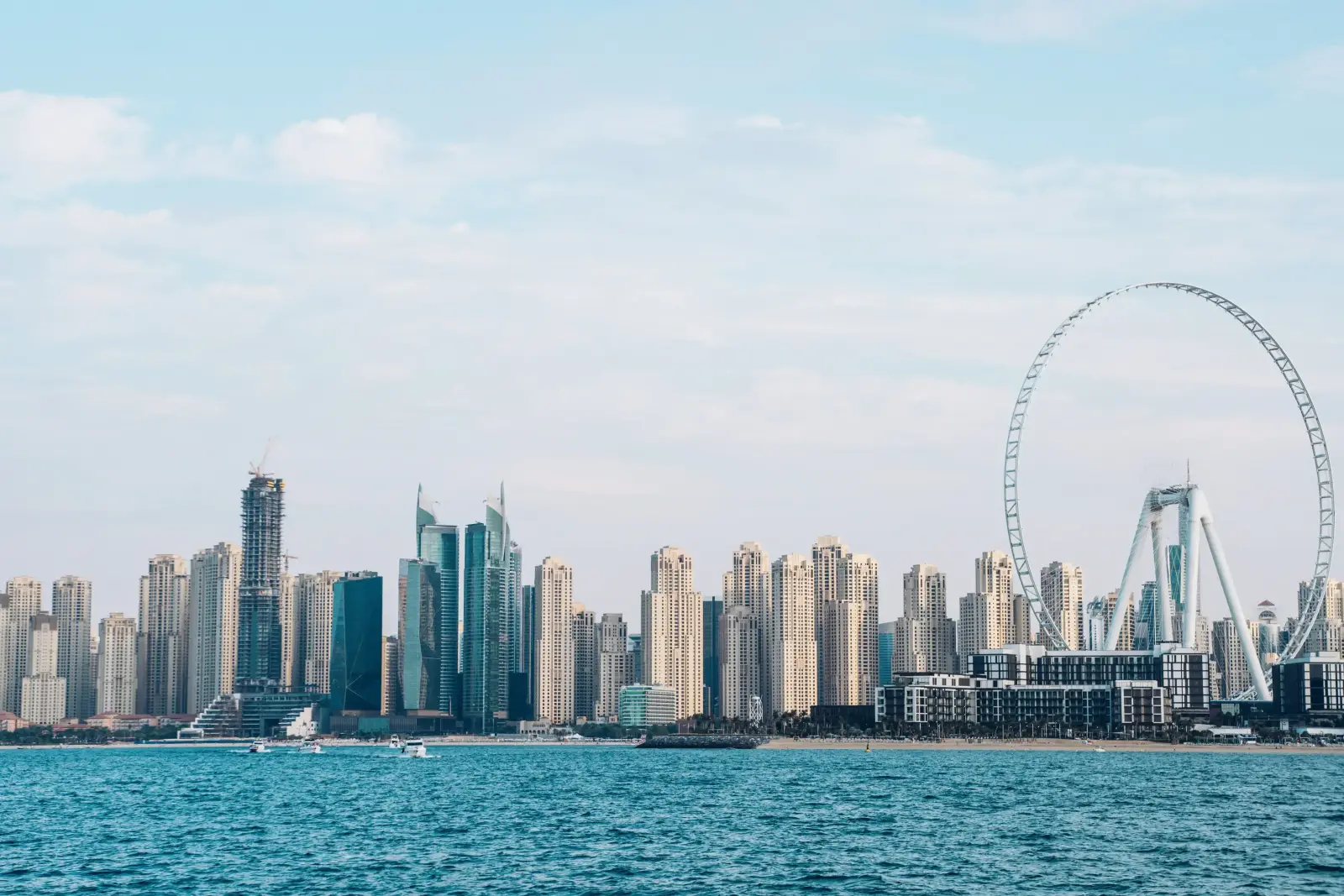 Vue aérienne de Mina Rashid et Dubai Maritime City, péninsule maritime à Dubaï