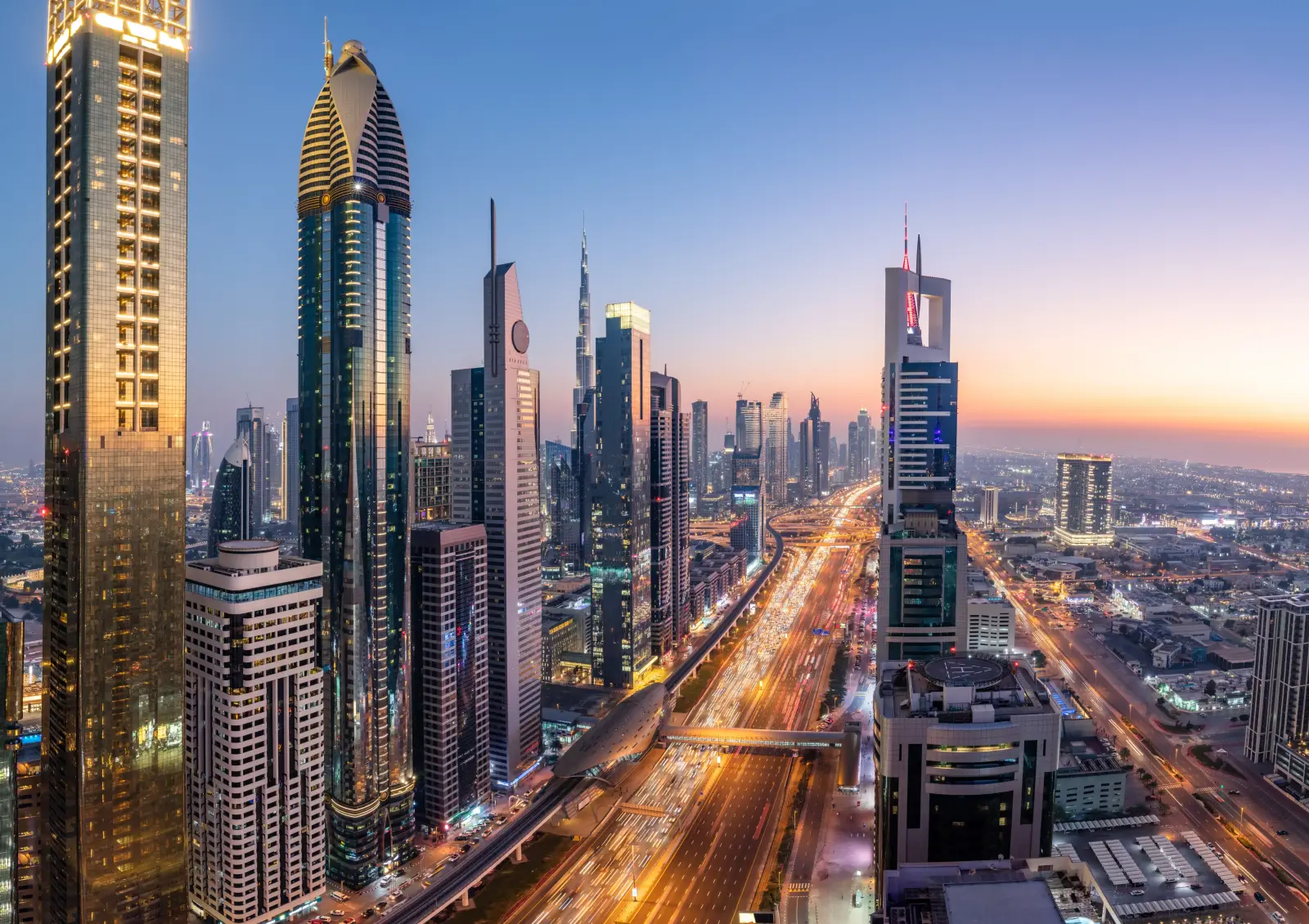 Vue de l'écosystème industriel et portuaire d'Abu Dhabi autour des Khalifa Economic Zones