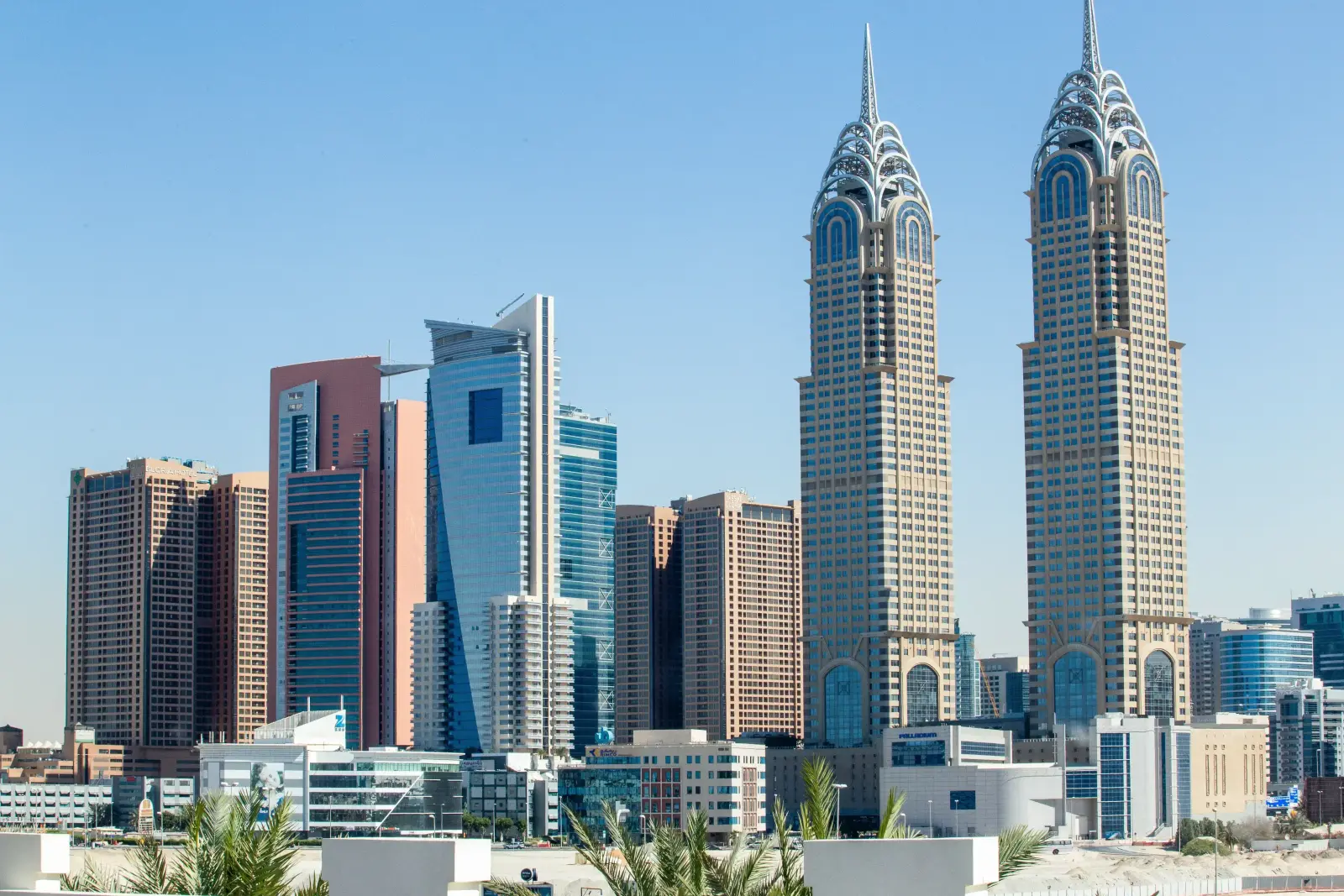Entrepreneur travaillant en ligne — Meydan Free Zone, écosystème digital de Dubaï