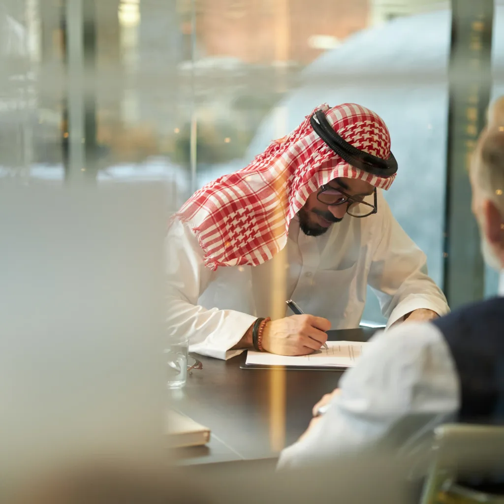 Signature des documents de création de société à Dubaï